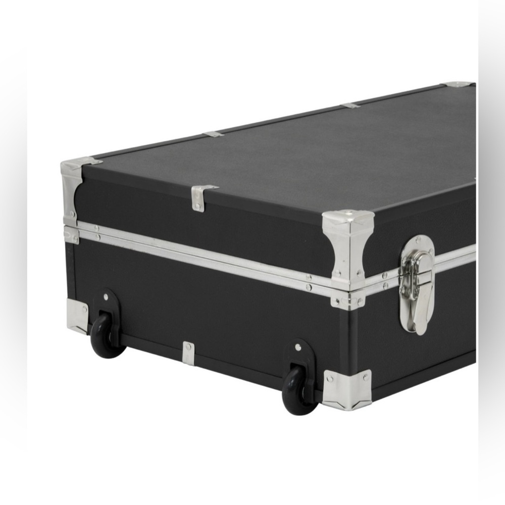 Seward Trunk with Wheels and Lock